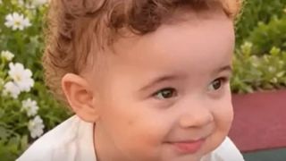 Nicolas, un băiețel rom&acirc;n de aproape doi ani, și-a pierdut viața după ce a fost izbit de o dubă. Tragedia a avut loc sub privirile tatălui și a fratelui mai mare