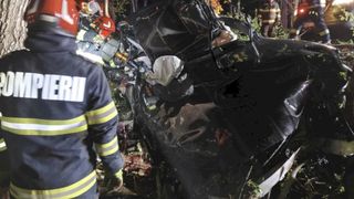 Doi tineri de 20 de ani și-au pierdut viața &icirc;n seara de Paște, după ce s-au izbit puternic de un copac. Se &icirc;ndreptau spre Lacul Snagov &icirc;n momentul tragediei