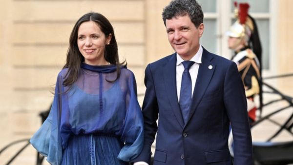 Mirabela Grădinaru, apariție sobră &icirc;n prima zi de școală. Ea și Nicușor Dan i-au fost alături fiicei lor, Aheea