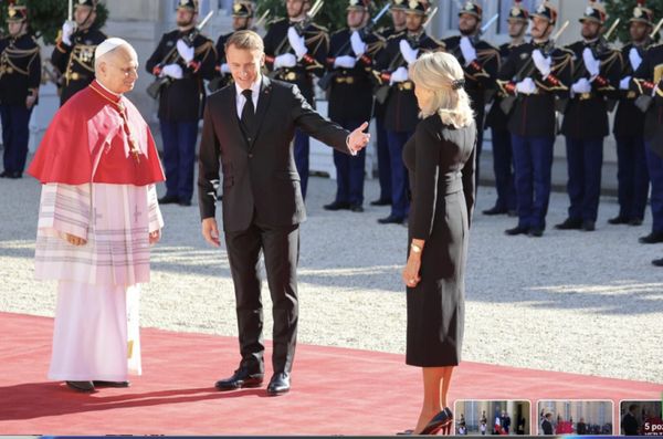 Brigitte Macron, moment st&acirc;njenitor la Palatul &Eacute;lys&eacute;e. Gestul făcut de Papa Leon față de Prima Doamnă a Franței a atras tuturor atenția