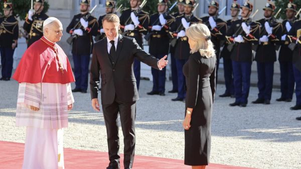 Brigitte Macron, moment st&acirc;njenitor la Palatul &Eacute;lys&eacute;e. Gestul făcut de Papa Leon față de Prima Doamnă a Franței a atras tuturor atenția