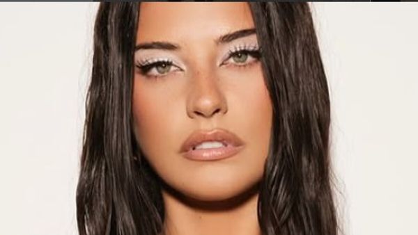 Antonia, virală în corset transparent. Imaginea care a atras mii de reacții