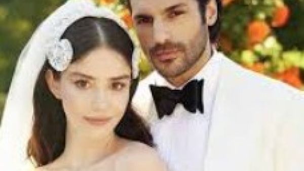 Dragoste dincolo de camere! Cupluri celebre de actori turci care s-au &icirc;ndrăgostit pe platourile de filmare &ndash; unele s-au căsătorit, altele s-au despărțit dramatic