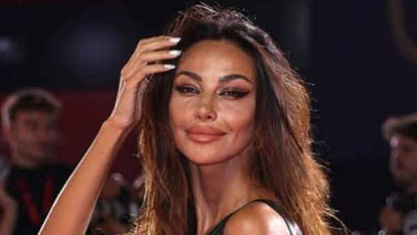Rochia din piele i-a lăsat pe toți mască! Mădălina Ghenea, apariție incendiară pe covorul roșu la Veneția [GALERIE FOTO]