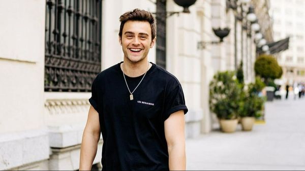 Yiğit Ko&ccedil;ak, actorul care joacă rolul &Ouml;mer &icirc;n serialul Totul pentru familia mea, surprins &icirc;n cele mai tandre ipostaze! Ele sunt marile sale iubiri
