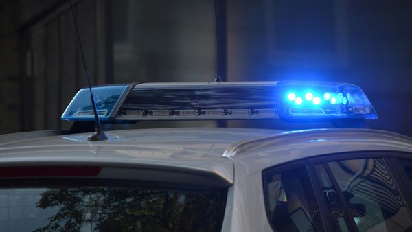 VIDEO Alertă &icirc;n Iași: Fetiță salvată dintr-o mașină &icirc;ncinsă la 50 de grade &icirc;n plin cod roșu de caniculă