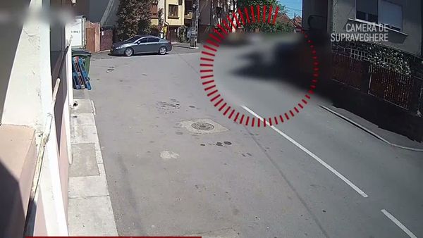 VIDEO Un bărbat de 56 de ani din Satu Mare, ucis după un atac brutal &icirc;n plină stradă: martorii nu au intervenit