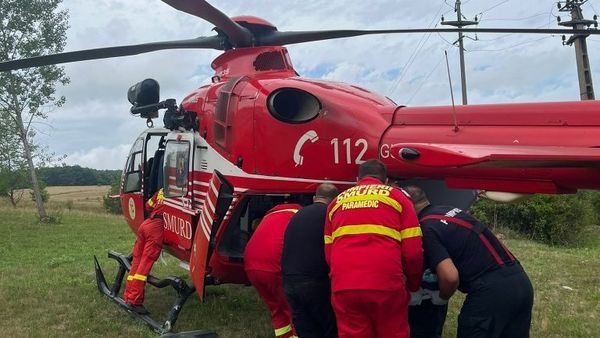 Eveniment rutier grav&nbsp;&icirc;n&nbsp;județul&nbsp;Cluj. Un&nbsp;bărbat&nbsp;&icirc;n&nbsp;v&acirc;rstă&nbsp;de 30 de ani&nbsp;și-a pierdut&nbsp;viață, iar o&nbsp;persoană&nbsp;a&nbsp;ajuns&nbsp;la&nbsp;spital cu elicopterul&nbsp;după&nbsp;ce o&nbsp;mașină&nbsp;s-a&nbsp;răsturnat