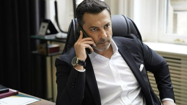 Barıș Kılı&ccedil;, actorul care joacă rolul Omer &icirc;n serialul &bdquo;O dragoste&rdquo;, un tătic devotat și grijuliu! Iată cum a fost surprins acesta &icirc;n compania celor doi fii