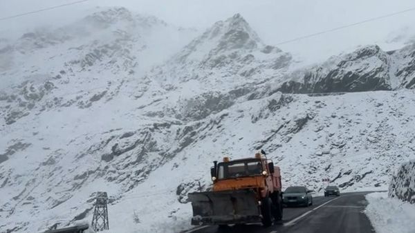 VIDEO Prima ninsoare consistentă la B&acirc;lea Lac: drumarii au intervenit, iar ploile au inundat străzi &icirc;n Tulcea