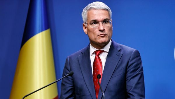VIDEO Noua lege a salarizării: majorări pentru jumătate dintre bugetari și eliminarea a peste jumătate din sporuri