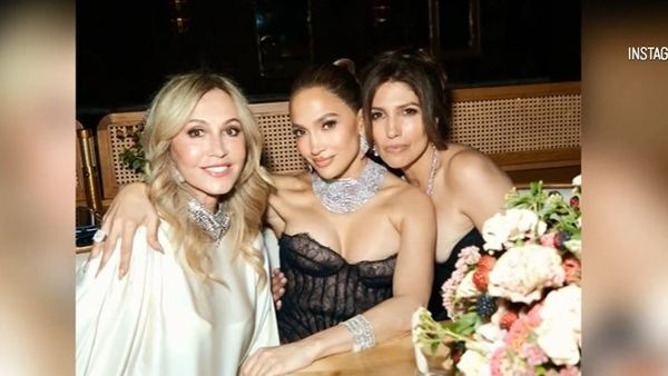 VIDEO Jennifer Lopez și-a sărbătorit ziua de naștere &icirc;n avans la Paris: o petrecere fastuoasă organizată de rom&acirc;nca Anastasia Soare