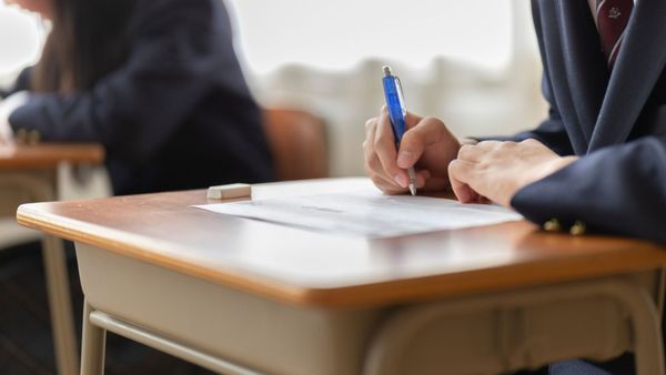 Ce subiecte au picat la proba scrisă la Limba și literatură rom&acirc;nă, la Evaluarea Națională 2026. Subiectele au fost răsp&acirc;ndite pe grupurile de părinți la doar o ora de la &icirc;nceperea examenului, fără watermark