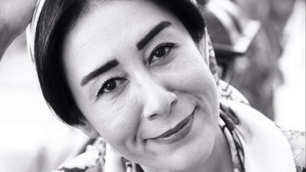 Ayşeg&uuml;l &Uuml;nsal, care joacă rolul Feride &icirc;n serialul Inimă rebelă, tristețe fără margini, dincolo de z&acirc;mbetul ei captivant! &bdquo;Dacă ai putea veni pentru o &icirc;mbrățișare...&rdquo; Care este cel mai mare regret al renumitei actrițe
