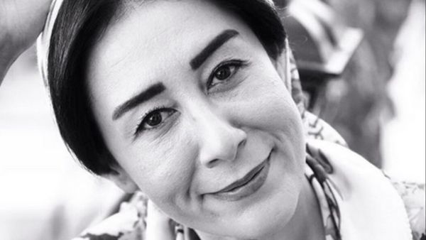Ayşeg&uuml;l &Uuml;nsal, care joacă rolul Feride &icirc;n serialul Inimă rebelă, tristețe fără margini, dincolo de z&acirc;mbetul ei captivant! &bdquo;Dacă ai putea veni pentru o &icirc;mbrățișare...&rdquo; Care este cel mai mare regret al renumitei actrițe