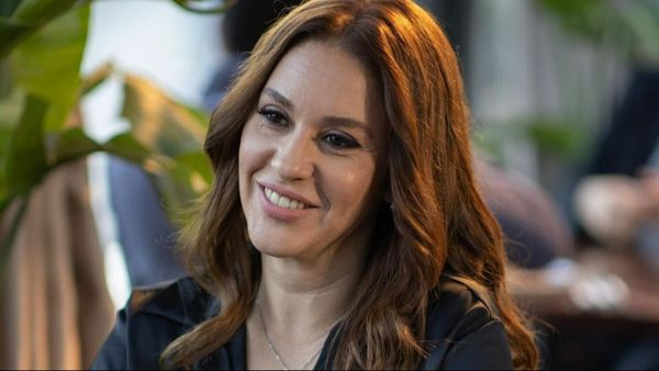 Evrim Alasya, actrița&nbsp;care&nbsp;joacă rolul Kivilcim &icirc;n serialul &bdquo;O dragoste&rdquo;, surprinsă &icirc;n compania celui&nbsp;mai&nbsp;important&nbsp;și iubit bărbat&nbsp;din&nbsp;viața&nbsp;sa: &bdquo;Mă bucur sa te am!&rdquo;