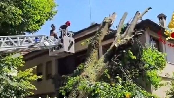 VIDEO Furtuni violente au devastat nordul Italiei: zeci de răniți și mii de mașini avariate &icirc;n Cremona