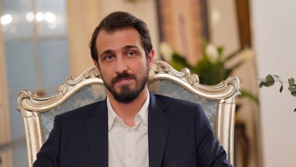 Emrah Altintoprak, actorul care joacă rolul Mustafa &icirc;n serialul &bdquo;O dragoste&rdquo;, transformare fizică uluitoare după &icirc;ncheierea filmărilor