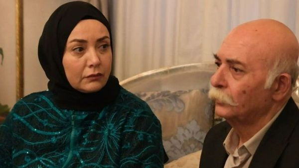 Sibel Taş&ccedil;ıoğlu, actrița care joacă rolul Pembe &icirc;n serialul &bdquo;O dragoste&rdquo;, surprinsă &icirc;n cele mai hazlii ipostaze alături de colegii săi de platou! Iată cum au fost fotografiați &icirc;n culise