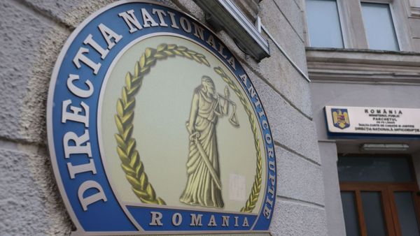 VIDEO Percheziții DNA la Serviciul Permise şi &Icirc;nmatriculări Ilfov: suspiciuni de mită și măsluire a examenelor auto