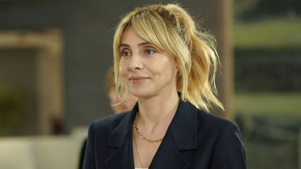 Nur Fettahoğlu, care joacă rolul &Ouml;zge &icirc;n serialul Inimă rebelă, &icirc;n postura de mamă devotată! Iată cum a fost surprinsă celebra actriță alături de fiica sa