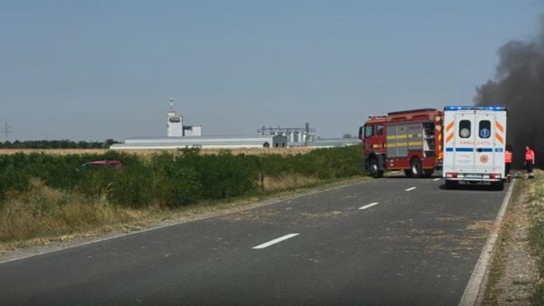Eveniment rutier cumplit pe DN58B, urmat de incendiu. Șoferul unui autoturism și-a pierdut viața, după ce s-a izbit violent de un TIR