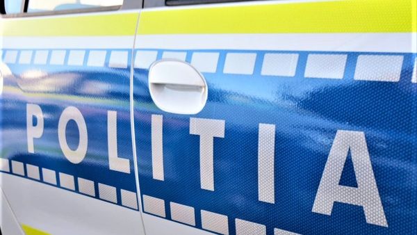 Incident șocant &icirc;n București: Un t&acirc;năr de 17 ani, fără permis și băut la volan, a lovit 5 mașini. &Icirc;n urma impactului, trei persoane au fost rănite şi duse la spital