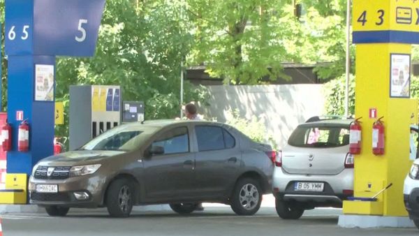 VIDEO Rom&acirc;nia, campioana scumpirilor la pompă &icirc;n Uniunea Europeană: prețurile carburanților au crescut cu 7,5% &icirc;ntr-o săptăm&acirc;nă