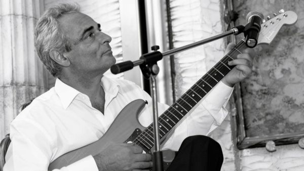 Veste tragică pentru fanii muzicii rock din Rom&acirc;nia. S-a stins din viață artistul Radu Manafu, la v&acirc;rstă de 67 de ani
