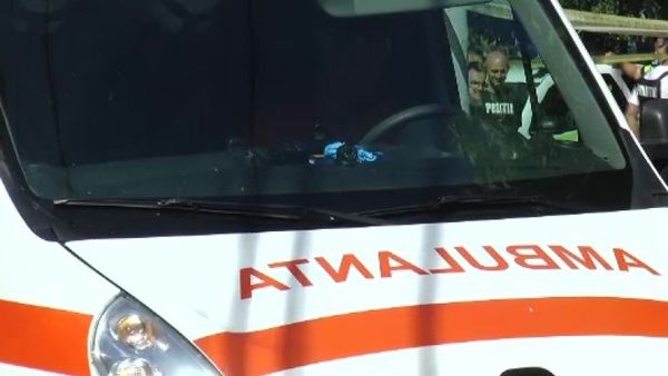Un bărbat de 30 de ani a fost găsit fără suflare &icirc;n fața blocului &icirc;n care locuia, &icirc;n Timișoara. T&acirc;nărul s-a prăbușit pe o bancă