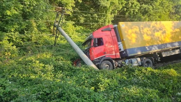 Incident rutier pe Valea Oltului, la Brezoi: Trafic dirijat pe un singur sens, pe DN 7