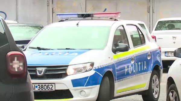 Ameninţare cu bombă la Liceul Teoretic "Bathory Istvan" din Cluj-Napoca. Elevii au fost evacuaţi de urgenţă