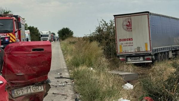Un șofer și-a pierdut viața, după ce a fost prins &icirc;ntre un TIR și o autoutilitară, pe DJ381, &icirc;ntre localitățile Cioc&acirc;rlia de Sus și Valea Dacilor