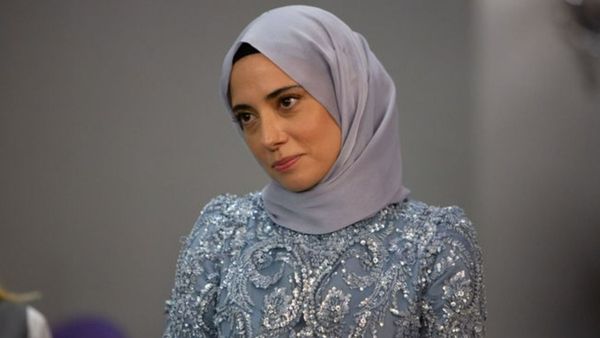 Ceren Karako&ccedil;, actrița care joacă rolul sfioasei Nursema &icirc;n serialul &bdquo;O dragoste&rdquo;, nuntă de basm alături de alesul inimii sale! Iată cu cine s-a căsătorit aceasta &icirc;n urmă cu 13 ani