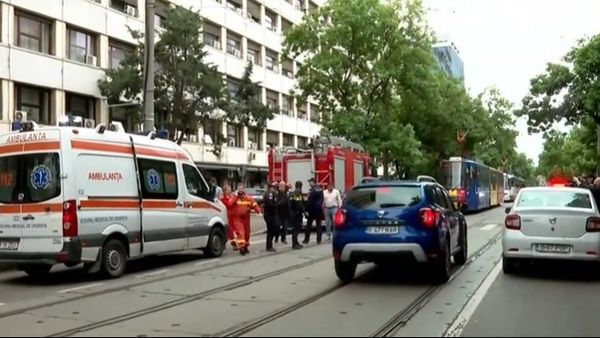 VIDEO Incident grav la Ministerul Transporturilor: Șapte persoane au căzut cu liftul de la peste 20 de metri, iar trei au ajuns la spital