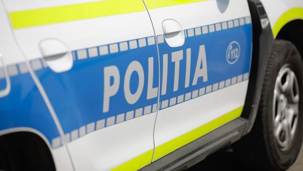 VIDEO Un incident șocant a avut loc &icirc;n curtea unui liceu din sectorul 1 al Bucureștiului, unde un adolescent de 16 ani a fost atacat cu un cuțit de un t&acirc;năr de 18 ani, care nu era elev al școlii