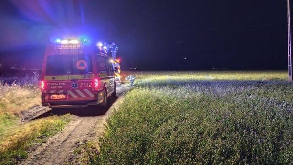 Panică &icirc;n judeţul Buzău, după ce un obiect luminos ar fi căzut pe un c&acirc;mp și ar fi explodat la impactul cu solul. Pompierii l-au căutat toată noaptea