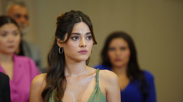 Simay Barlas, protagonista serialului &bdquo;Inimă rebelă&rdquo;, apariție de senzație alături de cea mai iubită și importantă persoană din viața sa! Iată cum arată mama renumitei actrițe