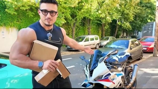VIDEO Influencerul Andrei Bordeianu, grav rănit &icirc;ntr-un accident de motocicletă &icirc;n nordul Capitalei
