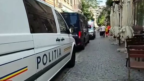 VIDEO Descoperire șocantă &icirc;n centrul istoric al capitalei: t&acirc;năr de 28 de ani găsit fără suflare &icirc;ntr-un apartament &icirc;nchiriat