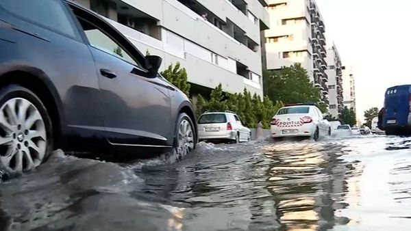 VIDEO Inundații de proporții &icirc;n Chiajna după doar 20 de minute de ploaie torențială