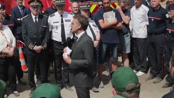 VIDEO Incendiile din pădurea Fontainebleau amenință Parisul: mii de persoane evacuate, intervenție masivă a pompierilor și suspiciuni de incendiere intenționată