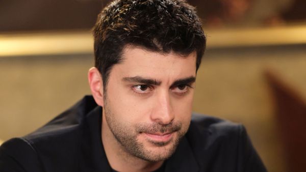 Drama neștiută a &icirc;ndrăgitului actor Doğukan G&uuml;ng&ouml;r, care joacă rolul Fatih &icirc;n serialul "O dragoste", difuzat de luni p&acirc;nă vineri, la Kanal D2