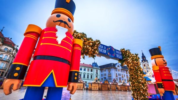 INCREDIBIL! În plină austeritate, orașul pe care l-a condus Ilie Bolojan cheltuie pentru iluminatul de sărbători peste un milion de lei