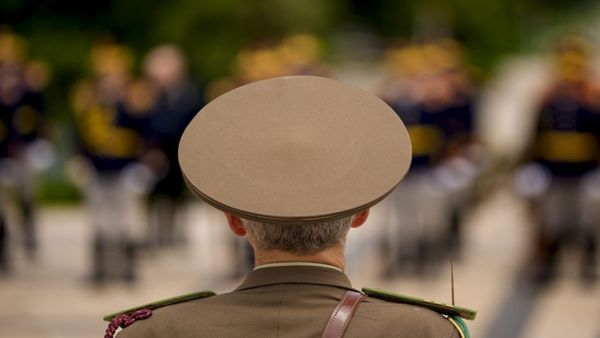 Sute de pensionari speciali din Apărare, Interne și Justiție riscă să rămână fără locuințele de serviciu. Ce prevede proiectul de lege